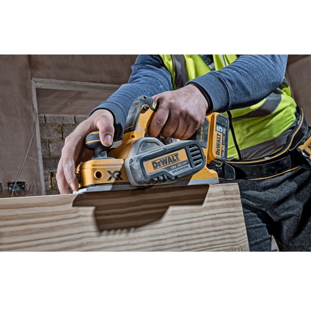 Dewalt DCP580N Planer Cordless Brushless 18V li-ion (Body Only) 82mm
