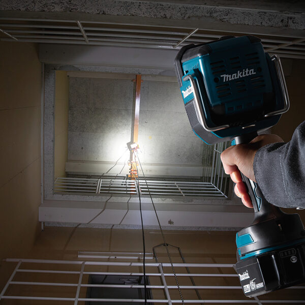 Makita DML812 18v LXT Cordless Lithium-Ion Flashlight Body Only - Image 15