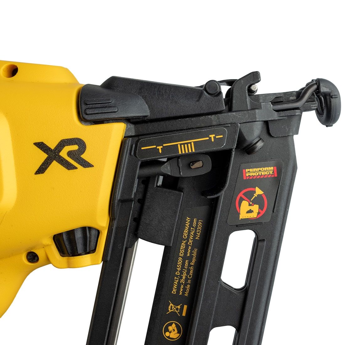 DeWalt DCN660N-XJ 18v XR Brushless 2nd Fix Finishing Nailer Body Only - Image 3
