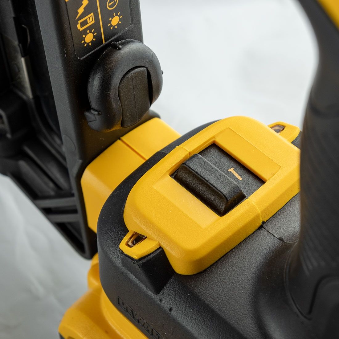 DeWalt DCN660N-XJ 18v XR Brushless 2nd Fix Finishing Nailer Body Only - Image 5