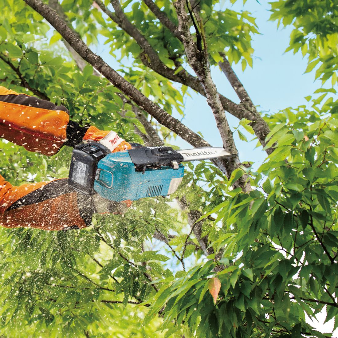 Makita DUC258Z 18v LXT Cordless Brushless 250mm Top-Handle Chainsaw Body Only - Image 9